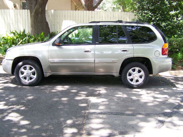 GMC Envoy 2003 photo 1