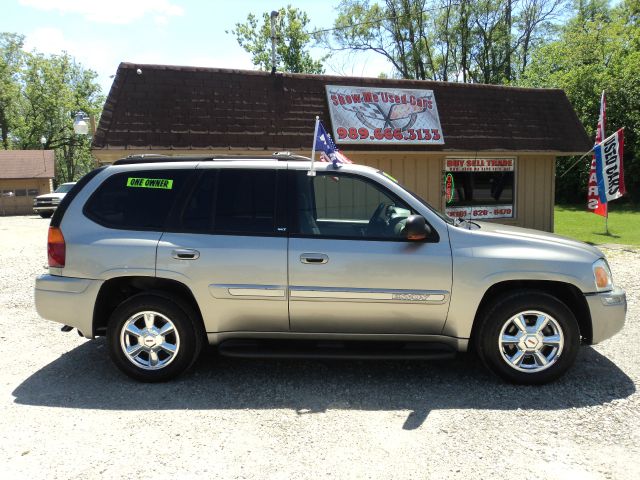 GMC Envoy 2003 photo 2