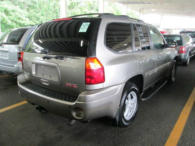 GMC Envoy 2003 photo 2