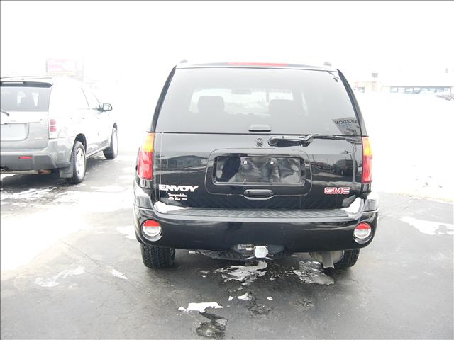 GMC Envoy 2003 photo 2