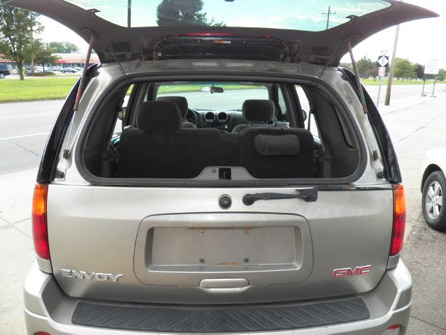 GMC Envoy 2003 photo 2