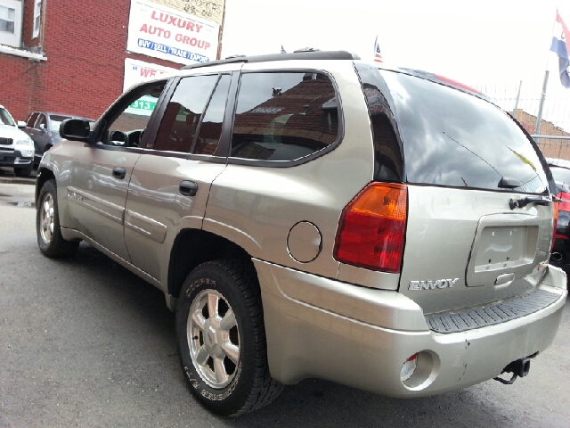 GMC Envoy 2003 photo 1