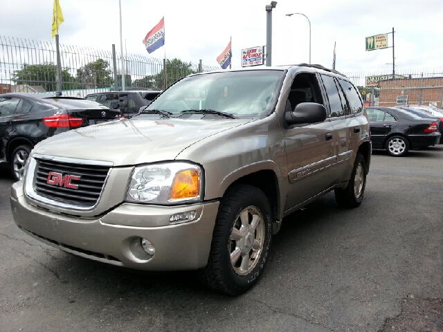 GMC Envoy 2003 photo 2