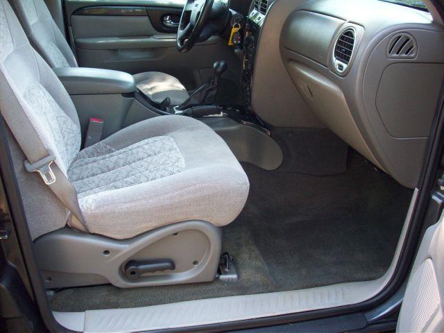 GMC Envoy 2004 photo 2