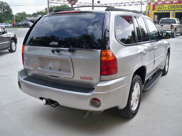 GMC Envoy 2004 photo 1