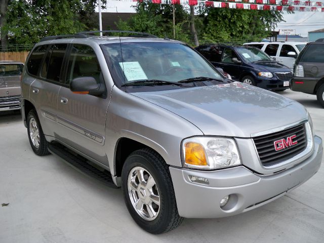 GMC Envoy 2004 photo 2