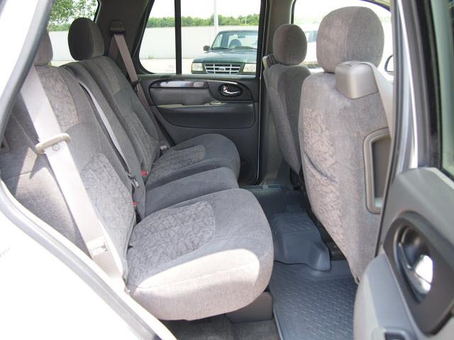 GMC Envoy 2004 photo 16