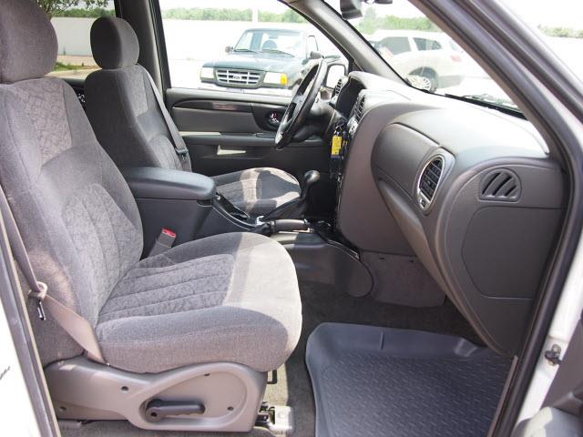 GMC Envoy 2004 photo 2