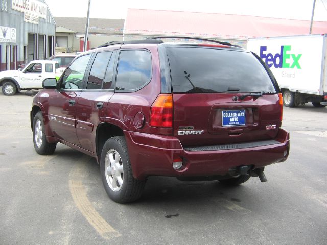 GMC Envoy 2004 photo 2