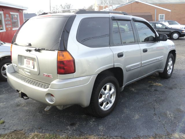 GMC Envoy 2004 photo 2