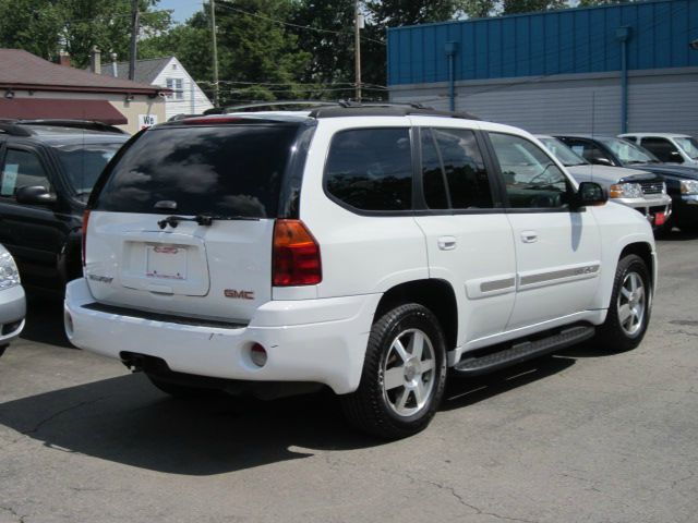 GMC Envoy 2004 photo 2