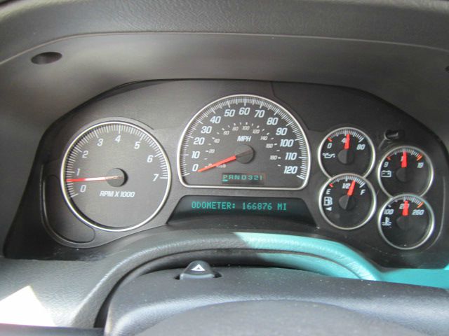 GMC Envoy 2004 photo 9