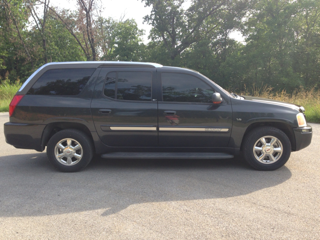 GMC Envoy 2004 photo 3