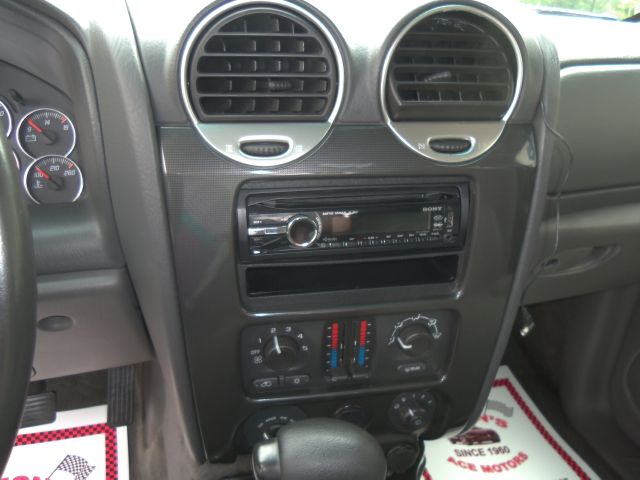 GMC Envoy 2004 photo 2