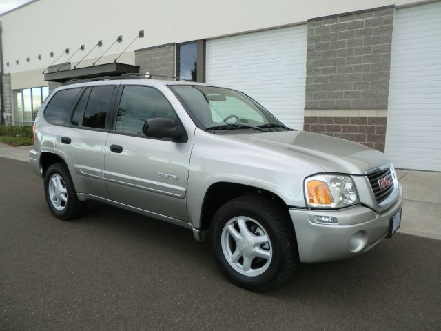 GMC Envoy 2004 photo 2