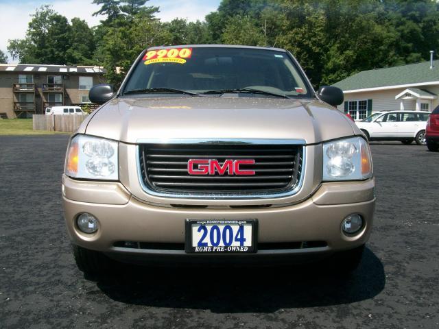 GMC Envoy 2004 photo 1