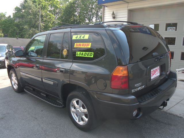 GMC Envoy 2004 photo 1