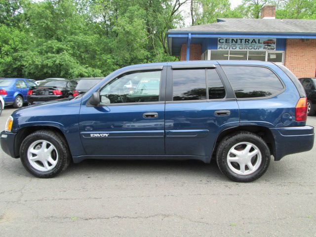 GMC Envoy 2004 photo 2