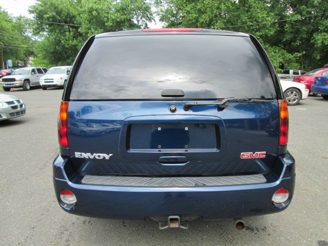 GMC Envoy 2004 photo 8