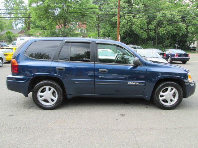 GMC Envoy 2004 photo 9