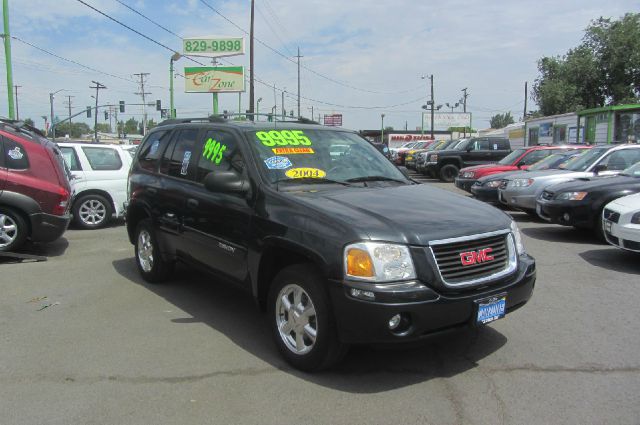 GMC Envoy 2004 photo 2