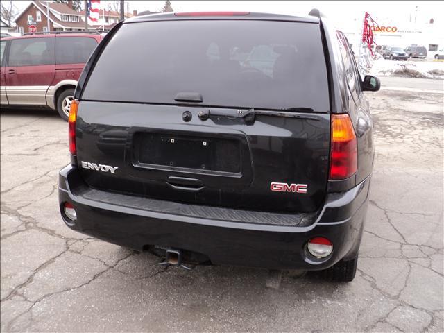 GMC Envoy 2004 photo 2