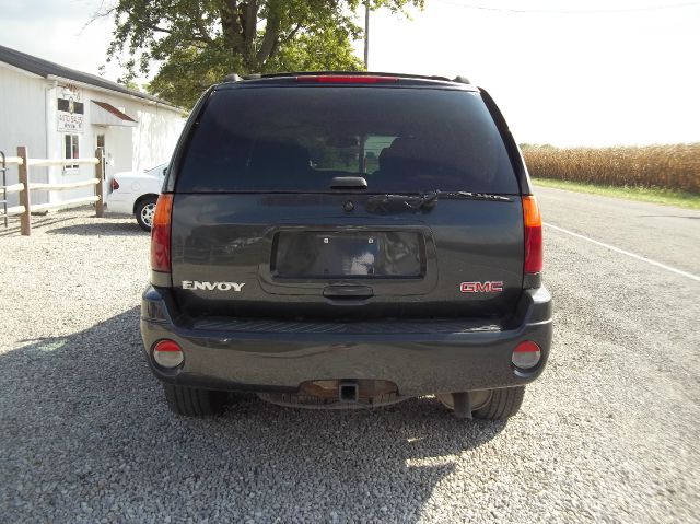 GMC Envoy 2004 photo 2