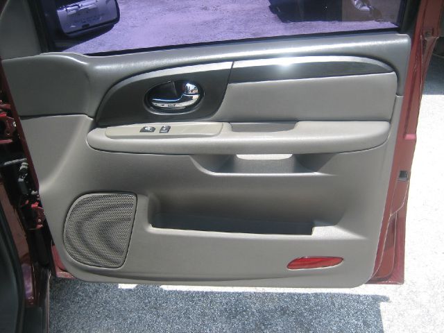 GMC Envoy 2004 photo 13