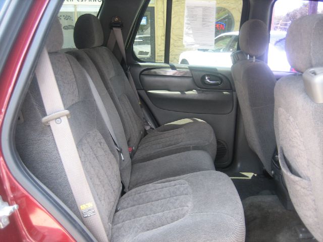 GMC Envoy 2004 photo 2