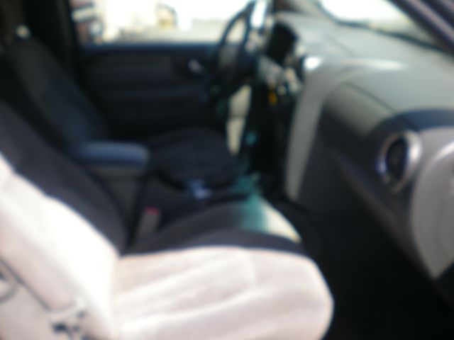 GMC Envoy 2004 photo 2