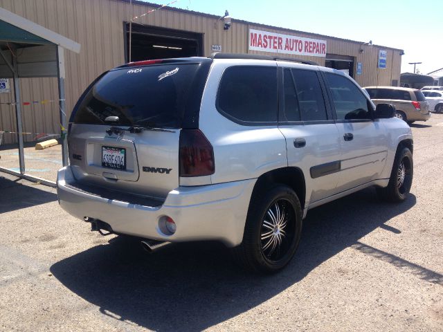 GMC Envoy 2004 photo 3