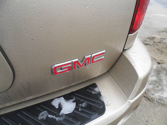 GMC Envoy 2004 photo 1