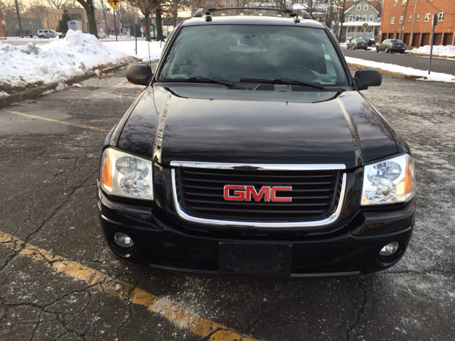 GMC Envoy 2004 photo 2