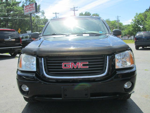 GMC Envoy 2004 photo 1