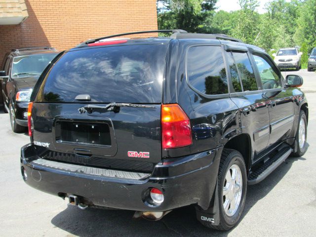 GMC Envoy 2004 photo 2