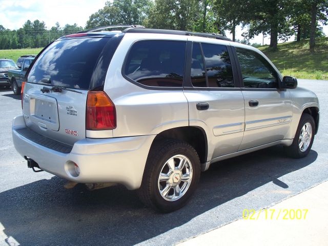 GMC Envoy 2004 photo 1