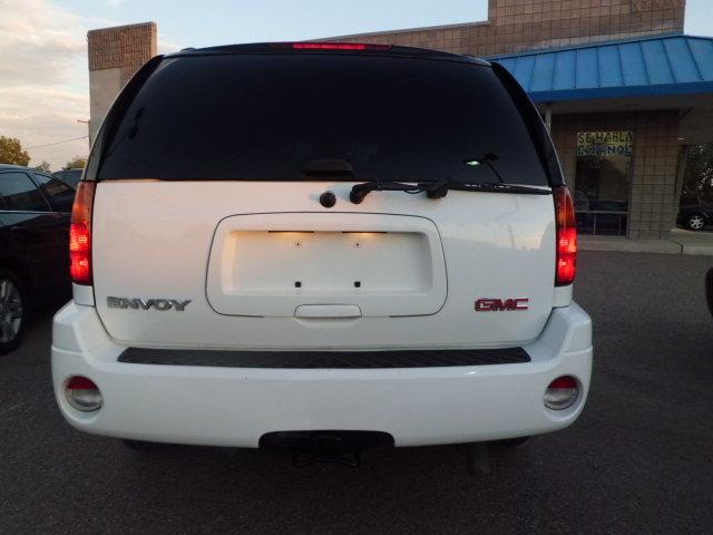 GMC Envoy 2004 photo 1