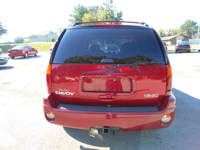 GMC Envoy 2004 photo 2