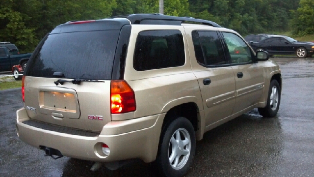 GMC Envoy 2004 photo 1