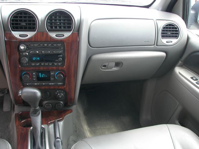 GMC Envoy 2004 photo 23