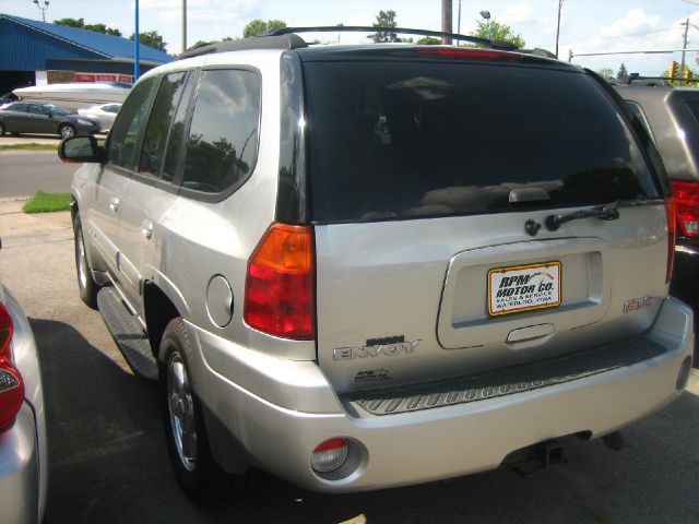 GMC Envoy 2004 photo 1