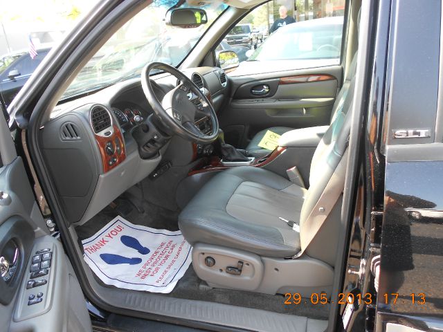 GMC Envoy 2004 photo 1