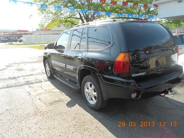 GMC Envoy 2004 photo 2