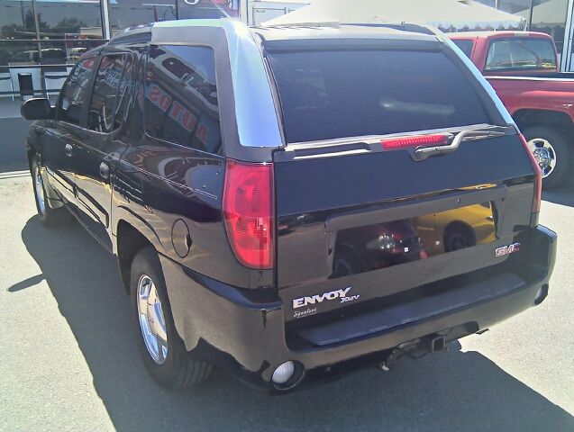 GMC Envoy 2004 photo 2