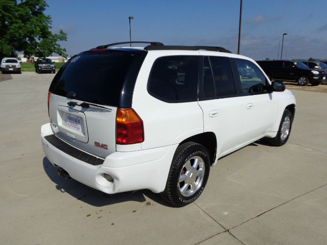 GMC Envoy 2004 photo 1