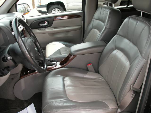 GMC Envoy 2004 photo 2