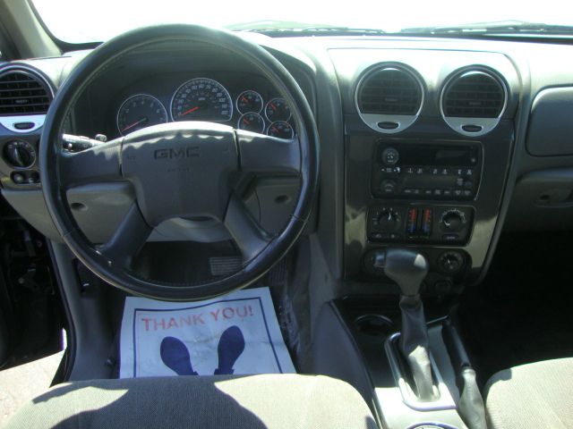 GMC Envoy 2004 photo 2