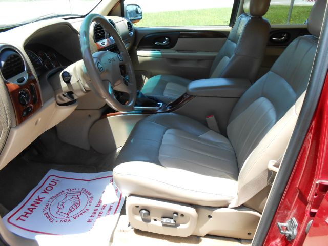 GMC Envoy 2004 photo 2