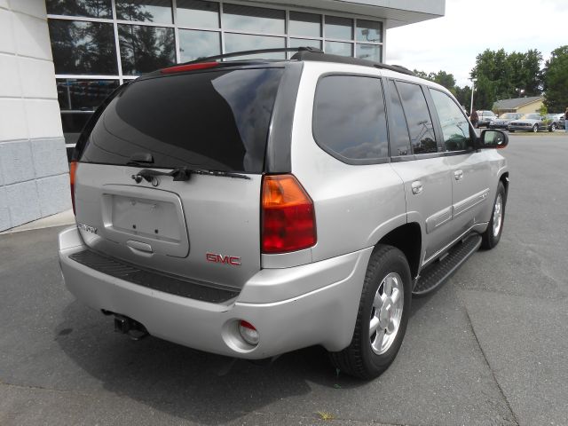 GMC Envoy 2004 photo 2