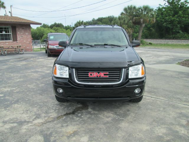 GMC Envoy 2004 photo 2